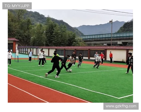 台湾足球明星走进我家分享成长故事与足球梦想