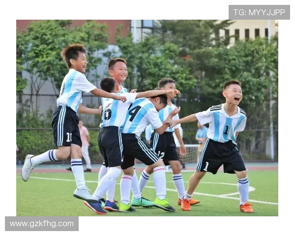 广州足球队的奋进之路：从默默无闻到辉煌成就的纪实探索